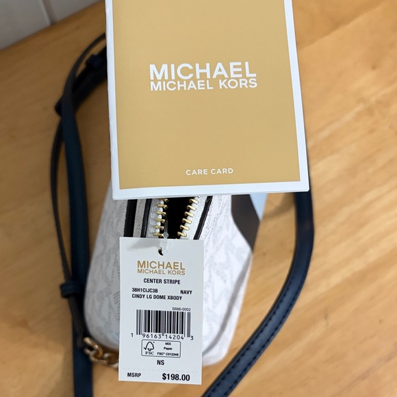 Michael Kors Center Strip White and Navy Crossbody Bag NWT Cindy LG Dome - Picture 5 of 6